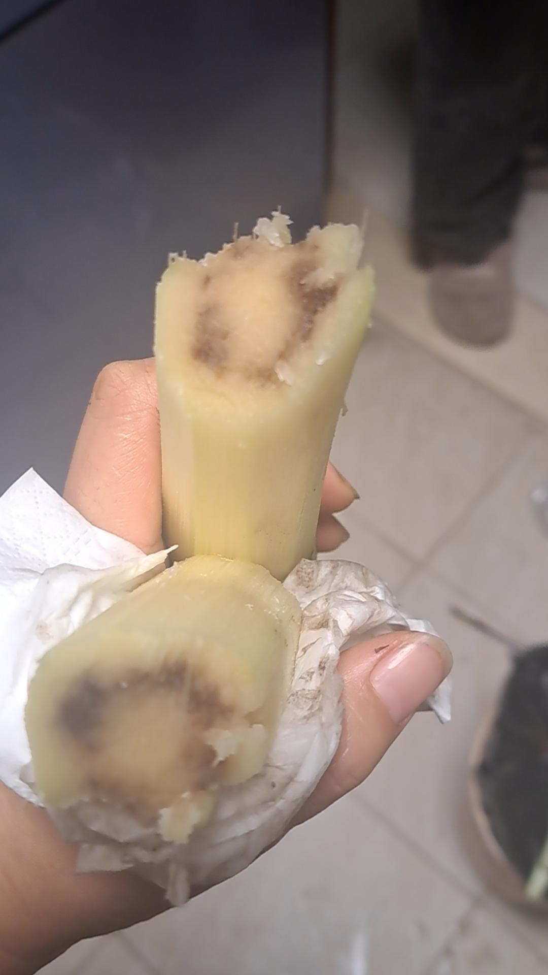 今天刚到的甘蔗，网上买的东西多少还是不靠谱的。哎！