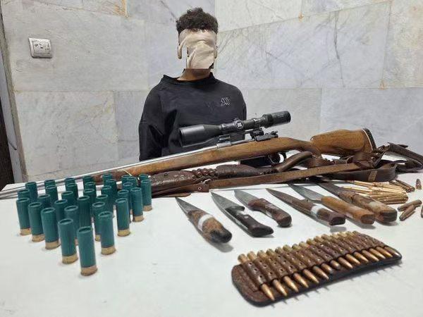 伊朗公开了，指挥骚乱的关键人物，抓获的以色列摩萨德卧底特工。在现场发现了大批狙击