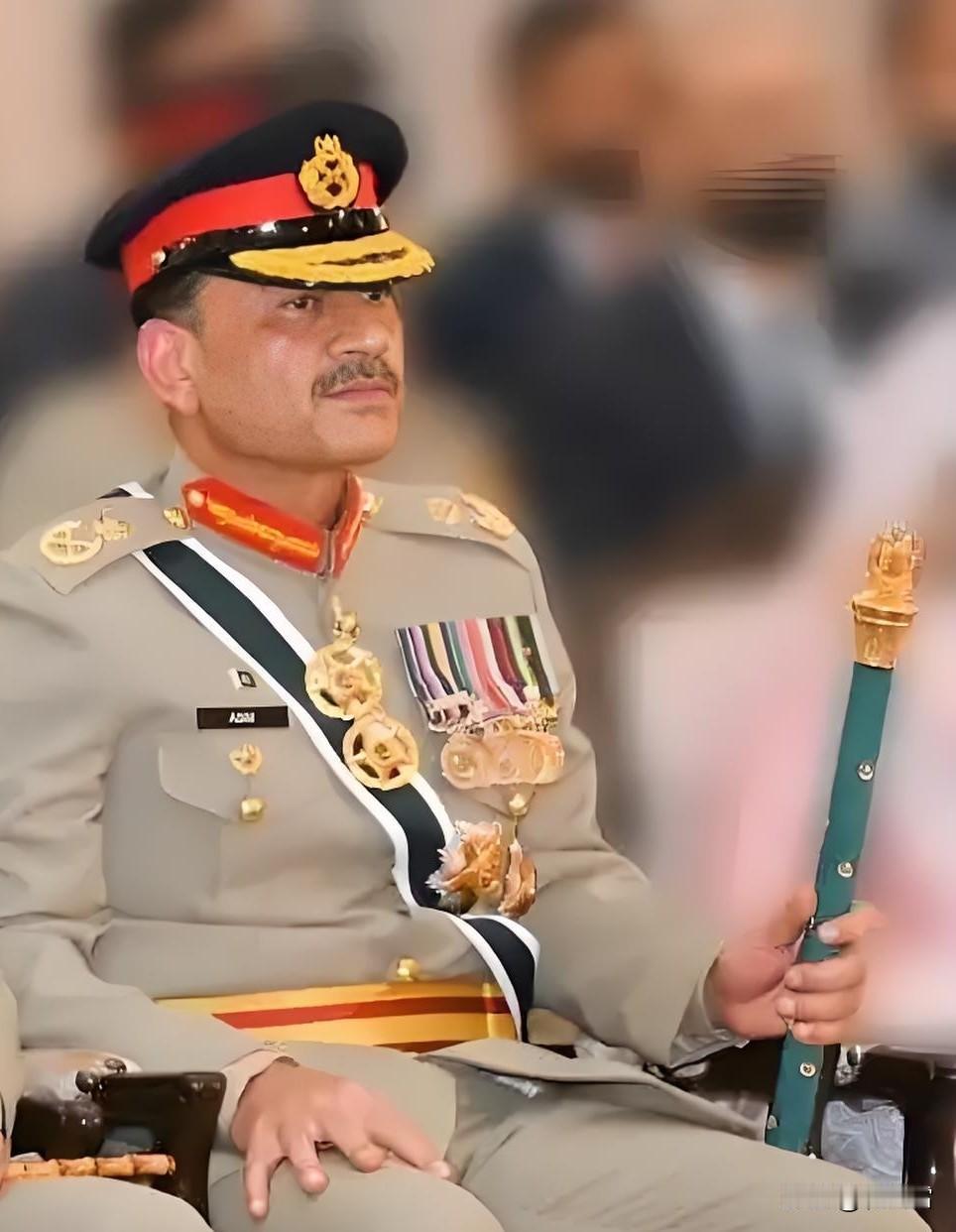 穆沙拉夫的平替是穆尼尔？穆沙拉夫当年在巴基斯坦被评为十大独裁统治者，他手握三军一