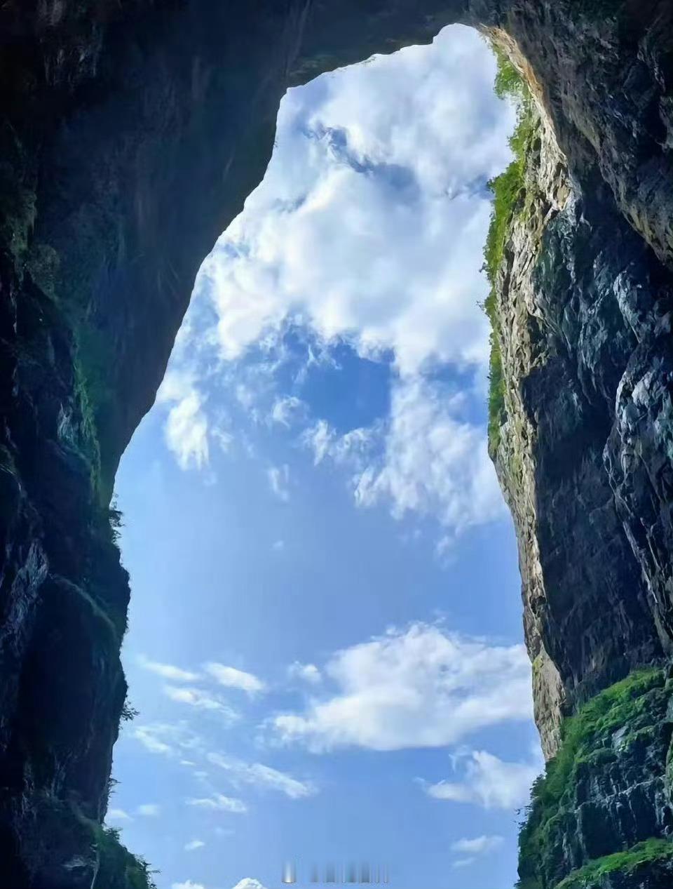 AI旅行任意门山若不来见我，我便去见山！这里是通往天界的天门，此生定要带最爱的