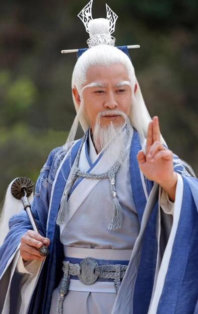 白眉大侠：武圣人于和死后，新天榜十大高手排名。茶馆里一个听书的放下茶碗说："