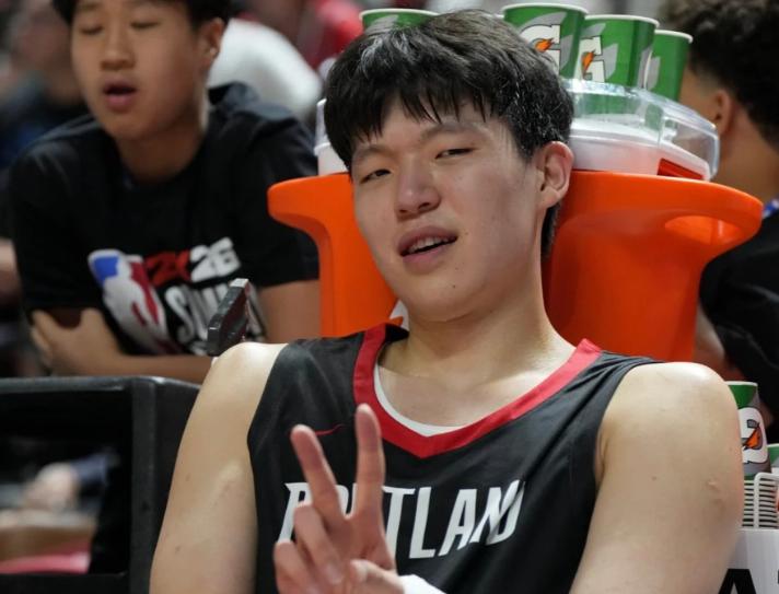 突发！开拓者把两大内线摆上交易货架，这是真要扶正杨瀚森了？就在刚才美媒知名记者