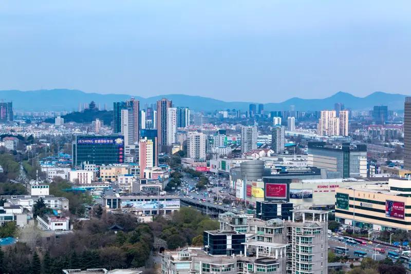 【徐州市前年生产总值9537.12亿元，去年增长5.8%，可徐州为什么不急着“官