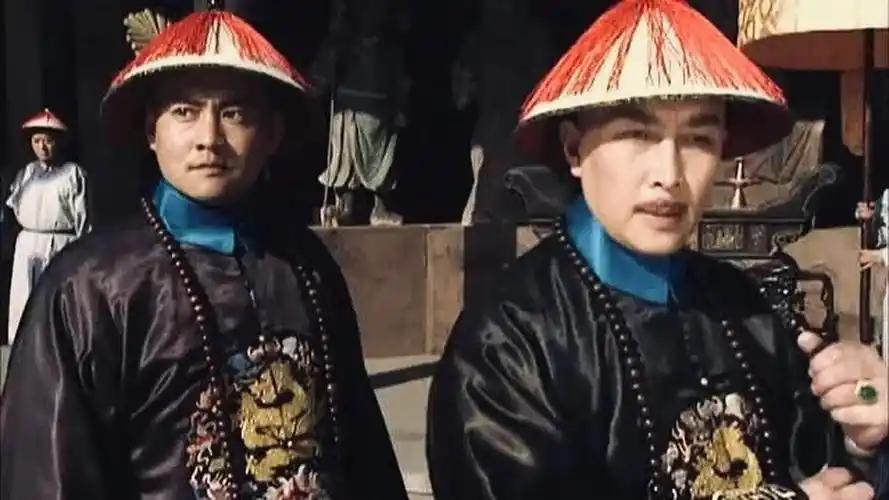 康熙皇帝35个儿子，9个参与夺嫡，最后赢的是老四。但真正撑起雍正朝半壁江山的，是
