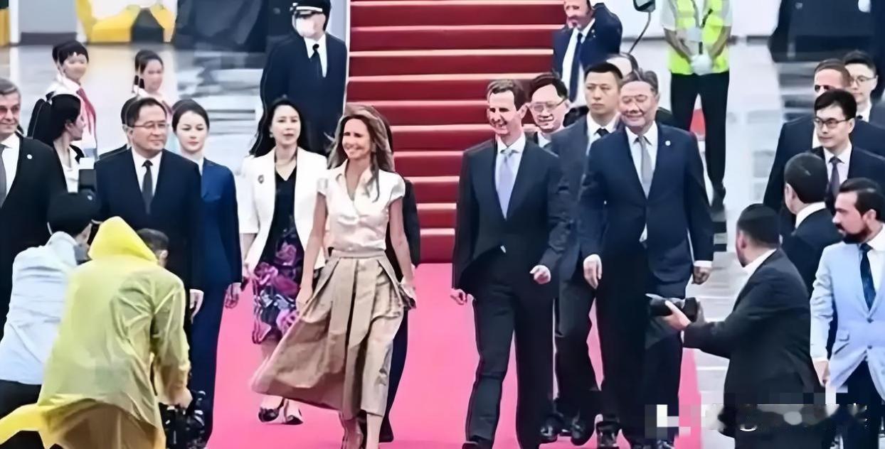 “巴沙尔没倒，也没赢！他刚宣誓就职，掌权的却是另一个名字？”你没看错，2025