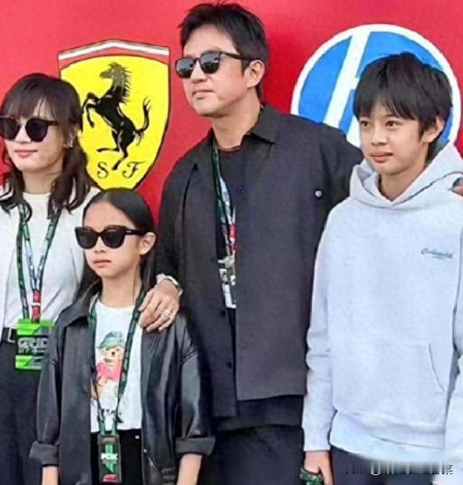 娱乐圈里，总有那么些事儿让人眼前一亮。邓超和孙俪这对老搭档，又双双冲上风口浪尖，