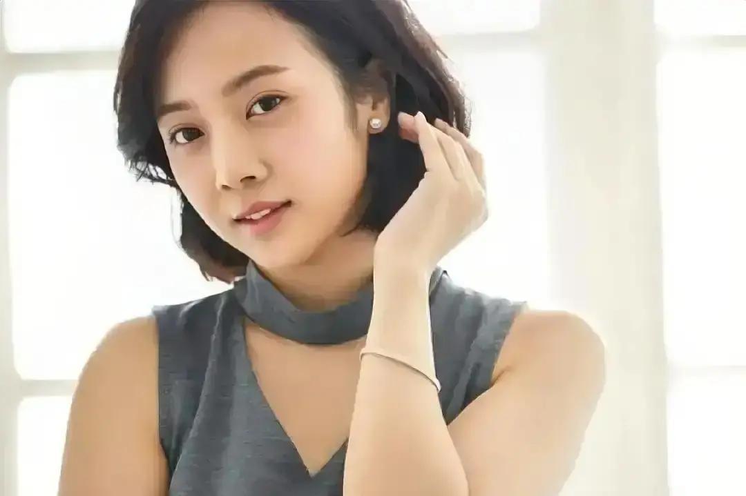 婚外情能不能成，真就看女人肯不肯点头。隔壁大姐老公出差半年，有人天天送花堵门