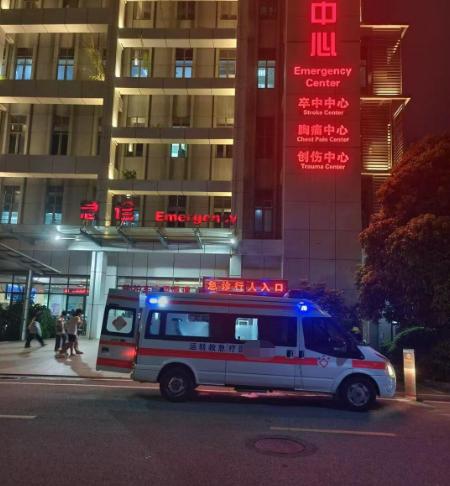 “悲剧还是发生了！”11月1日报道，北京，一八旬老人晚上睡不着觉，便打算喝点酒助