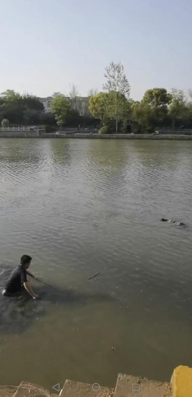 儿子不想打工，只想靠我的养老金维持生活。前些日子，儿子提出让我拿出全部积蓄，给