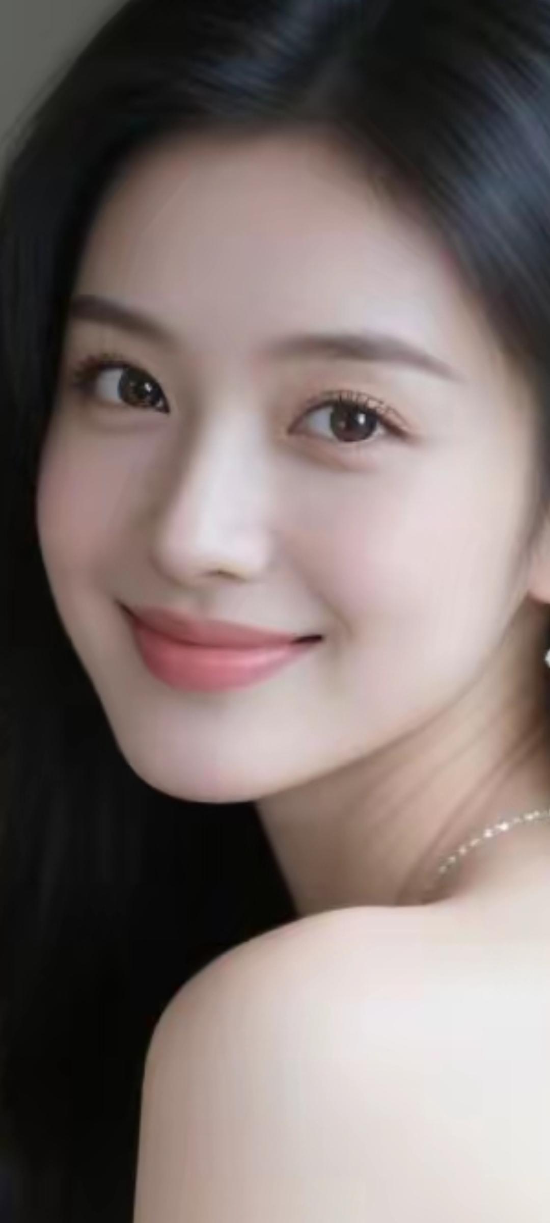 温柔甜美的笑容，让人心动不已！😊✨