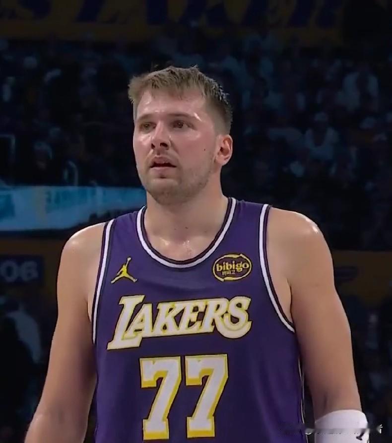 新赛季打到目前！！！东契奇：打了16场比赛总共得到（564分）。亚历山大：打