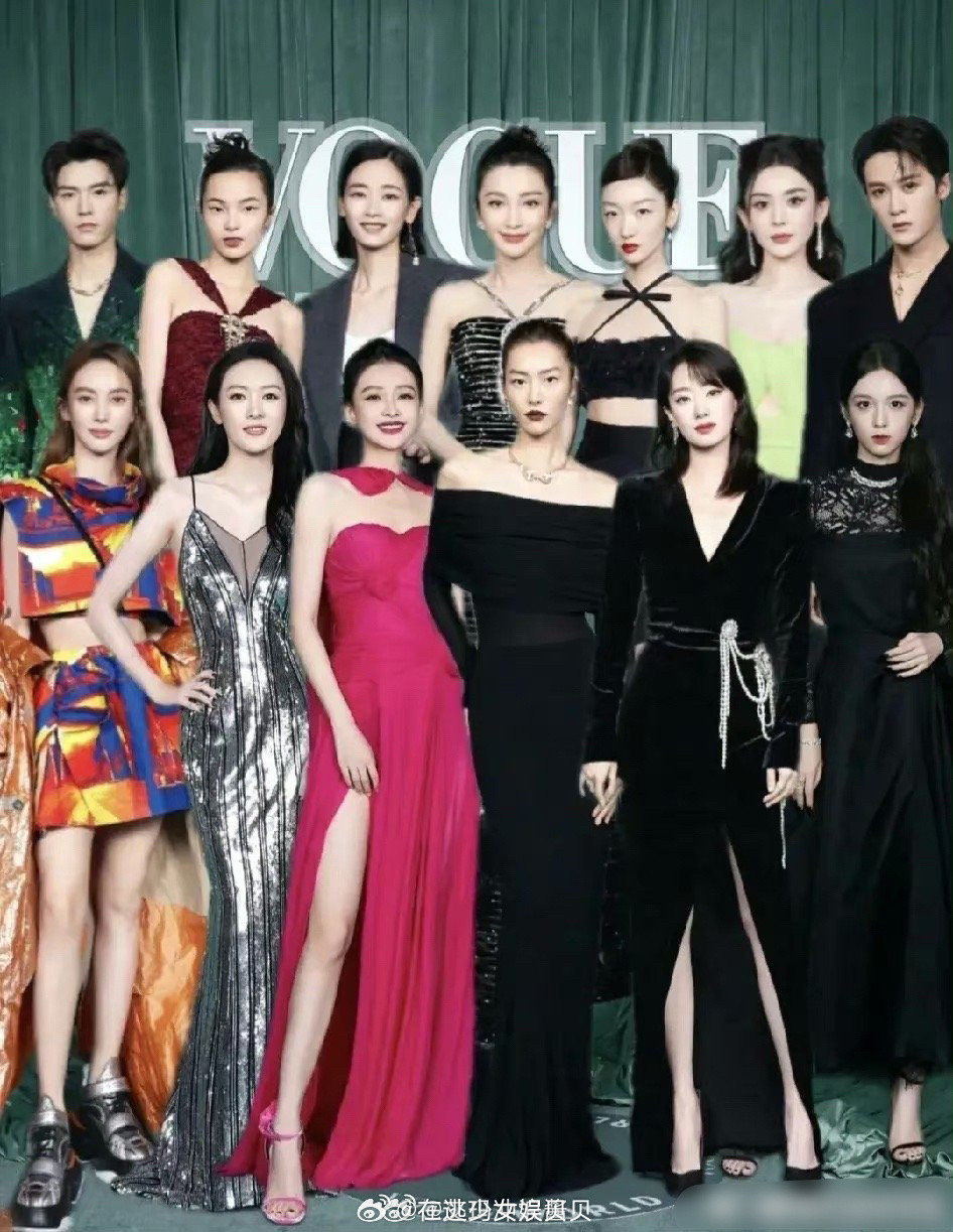 这组照片孙怡赢麻了，人群中一眼就看到了她