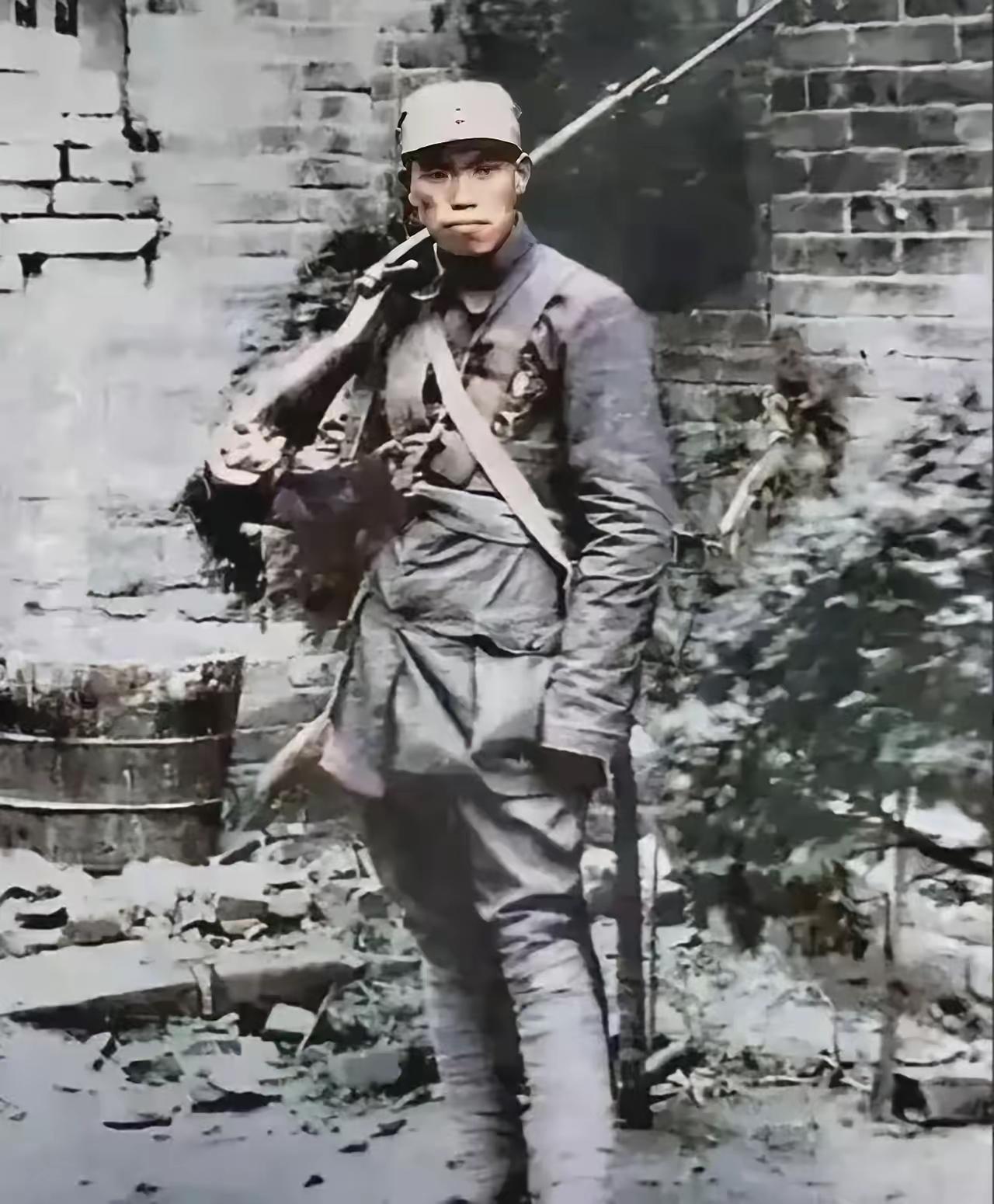 一刀捅翻6个鬼子毫发无伤！他就是打服美军的万岁军军长梁兴初谁能想到，这位在