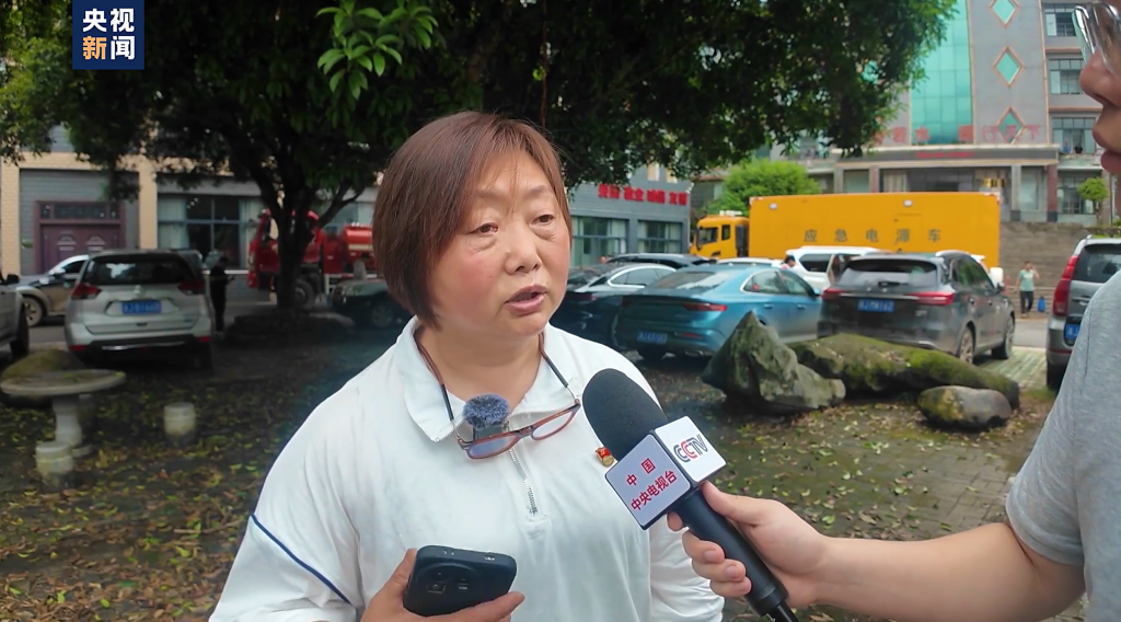 因耳环被网暴的女干部:我格局很大