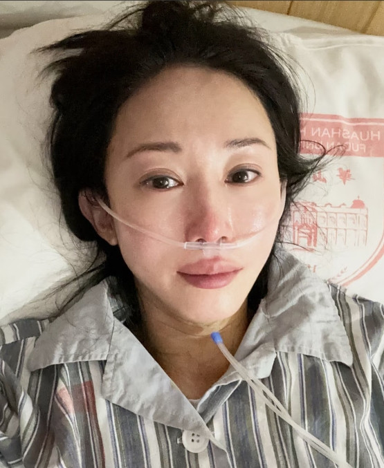 出名的时候，很多人都围绕在身边，22年的朱洁静有多火，24年的朱洁静身边就有多安