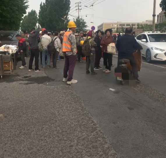 今天又有一位来青岛城阳劳务市场，找女工干活的老板被很多女工嘲笑了？事情的经过是这