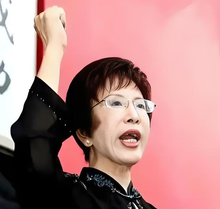 台湾政坛的"双面人"戏码正在上演。洪秀柱这个被捧上天的"小辣椒"，骨子里和朱立伦