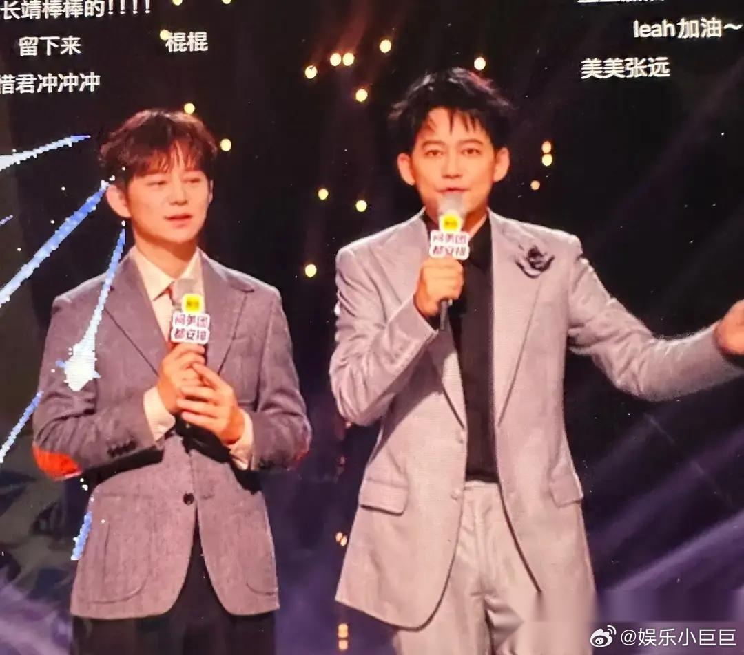 苏醒这场串讲的劳务费是5万块。他自己往里贴了1万2，买西装，请妆发。他曾经是2