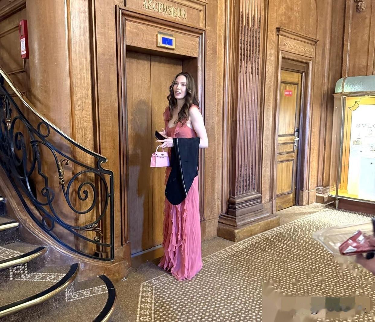 我就说奚梦瑶何猷君的婚礼会比连续剧还要精彩吧？婚礼刚结束，这些非富即贵的嘉宾们