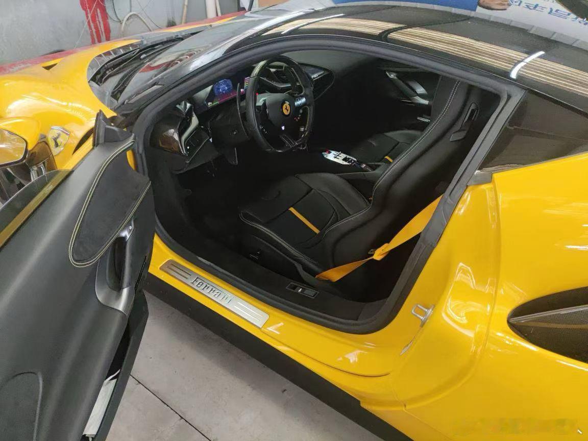 法拉利SF90Stradale，黄色贴灰色➕透明车衣，改排气，选配超高63万