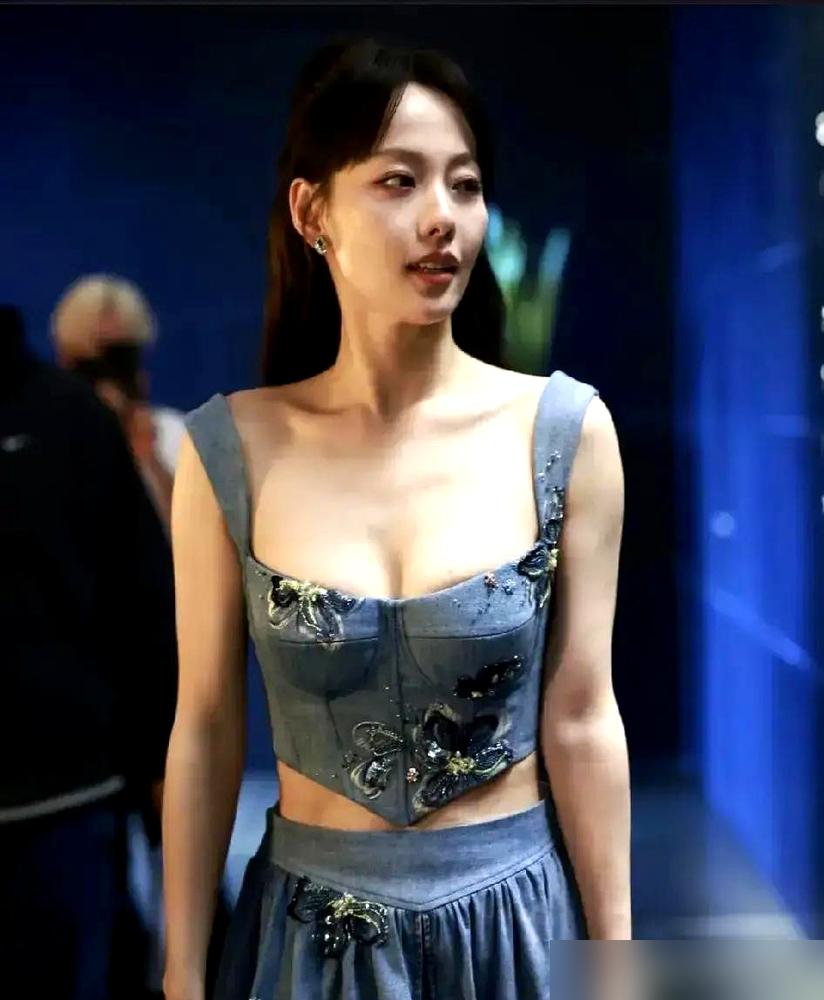 陪新欢产检算什么？三年前，买超家把两个儿子藏起来，张嘉倪连抚养费都得倒贴。