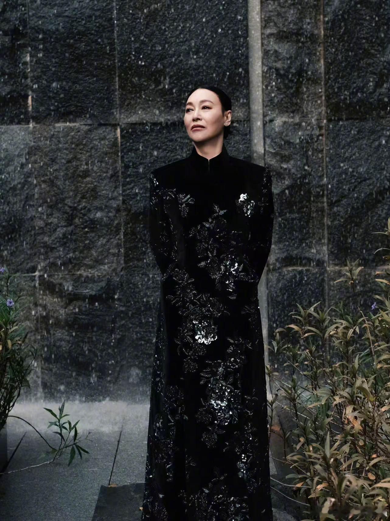 镖人友情演出惠英红终于等到电影镖人定档了！期待又能在大银幕看到打戏啦！又能打又会