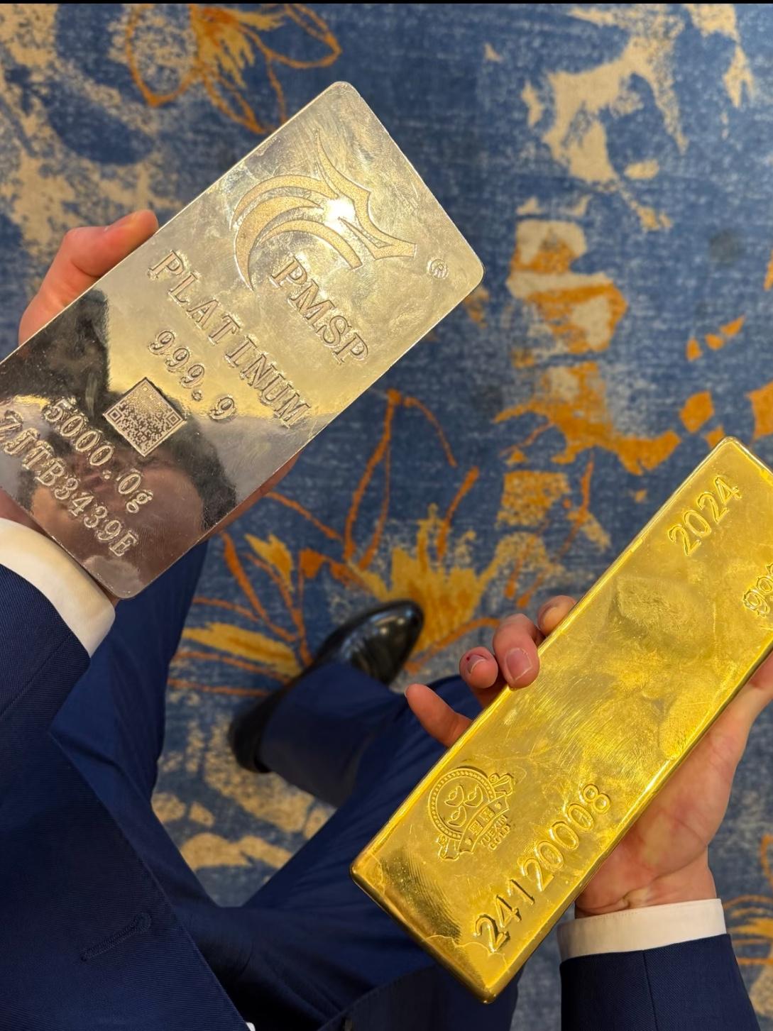 手里攥着黄金的朋友，这两天怕是彻底睡不踏实了。4月12日暗金价从1048元/