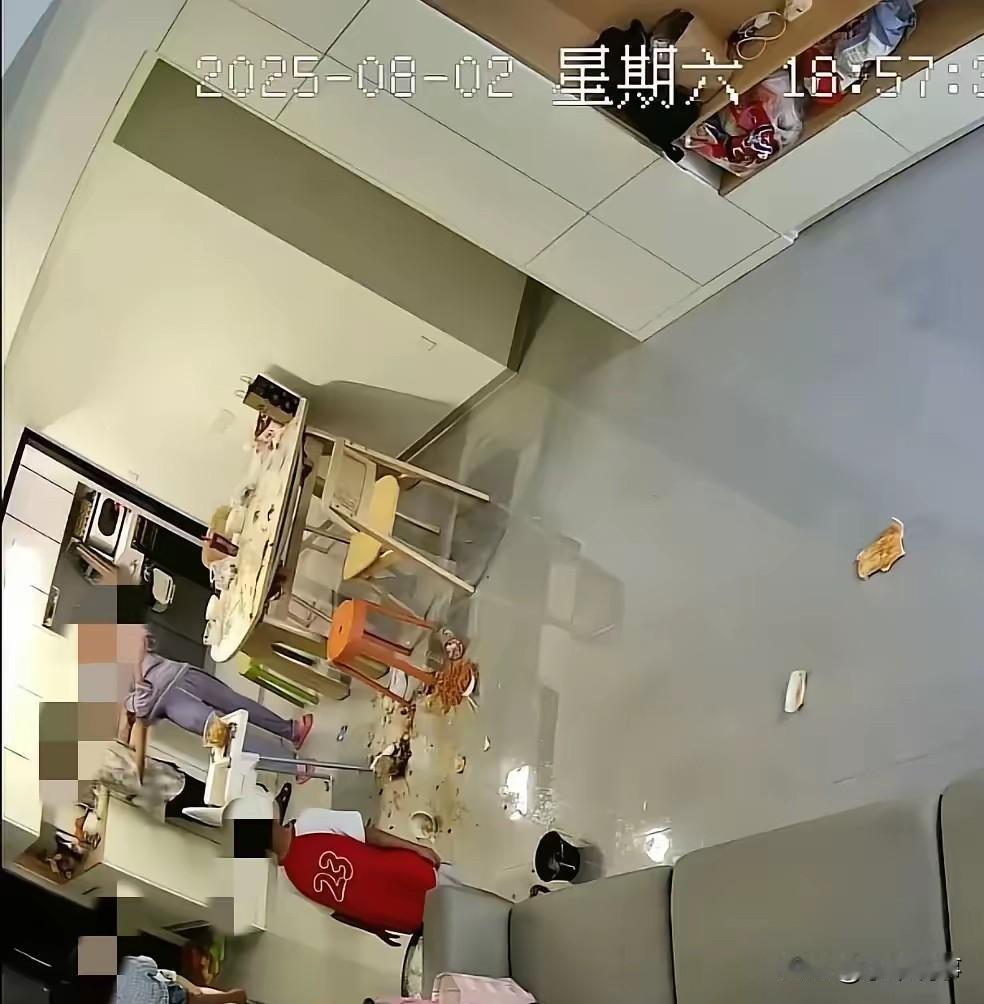 因为侄子来姑姑家过暑假，多吃了两个鸡蛋，丈夫埋怨了17分钟，女子情绪崩溃，掀倒了