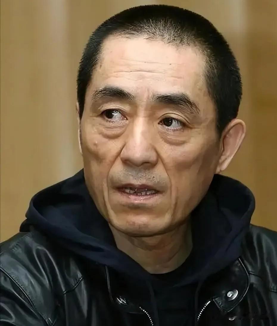 张艺谋回老家，对着修了一辈子自行车的残疾弟弟，说：“哥给你三个选择！”知名导