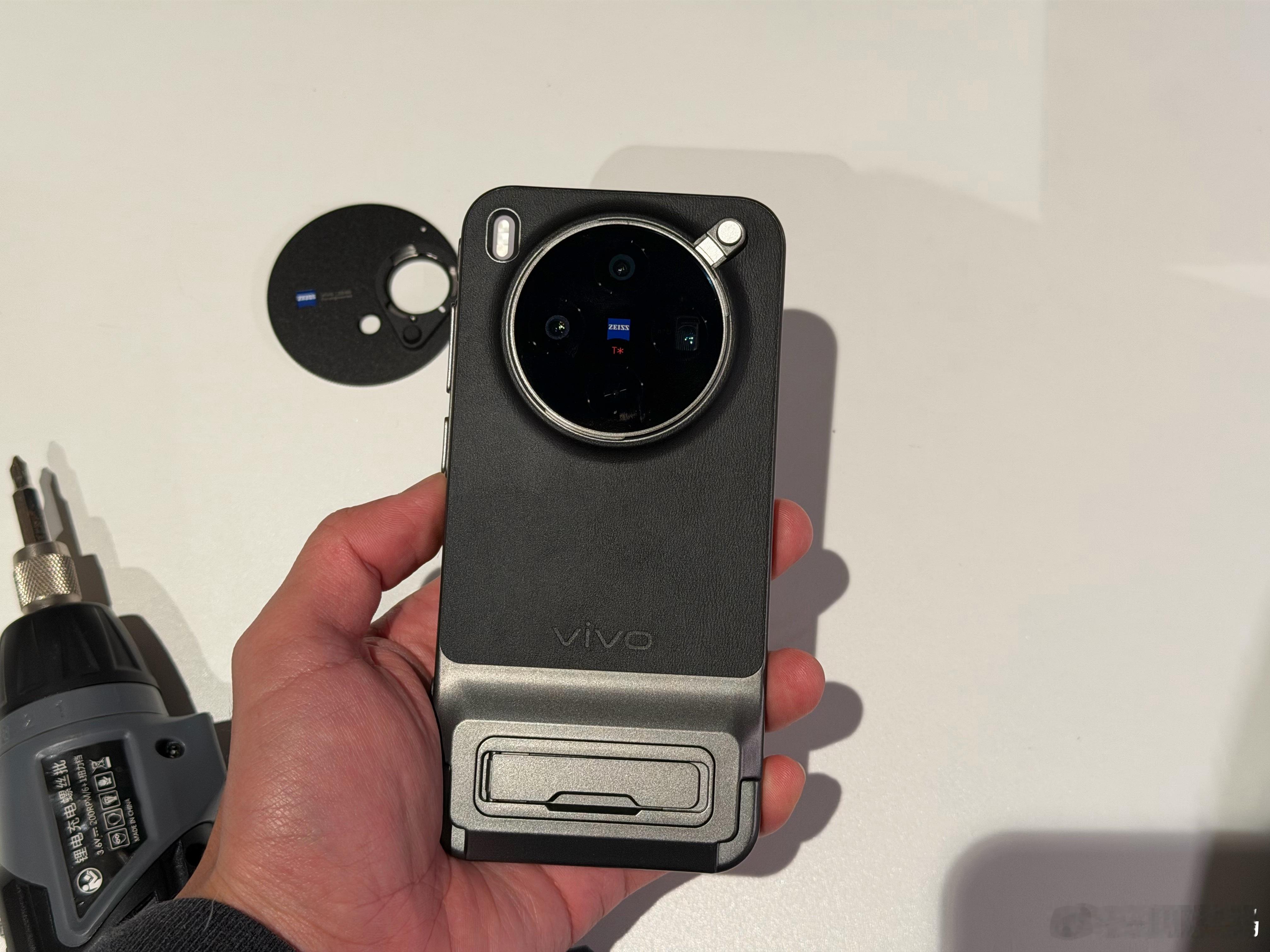 新到配件，单纯当手机壳也是蛮帅的