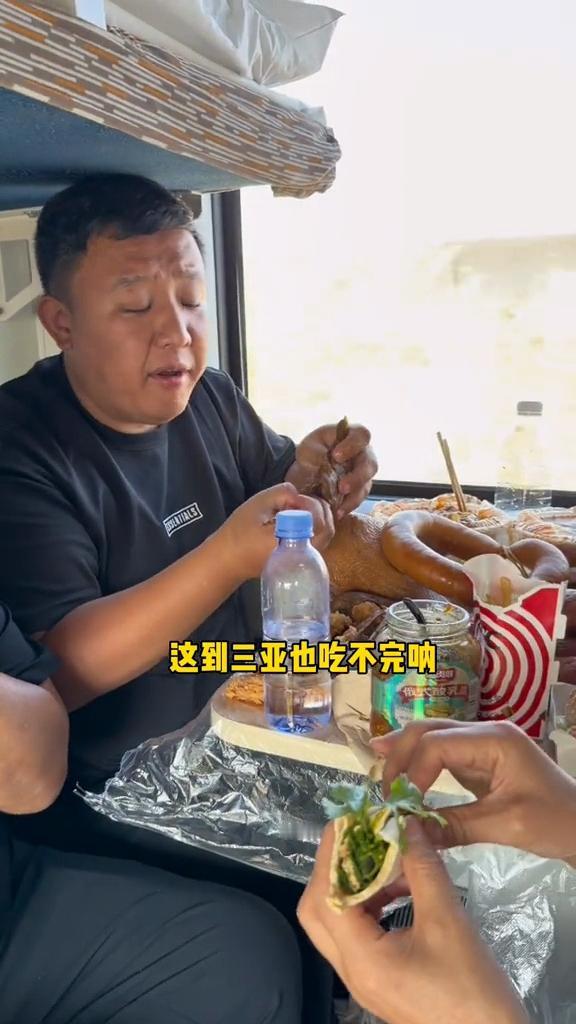 东北的某些网红，真的是连东北人都不喜欢他们。好好的吃顿饺子，非要倒在桌子上吃