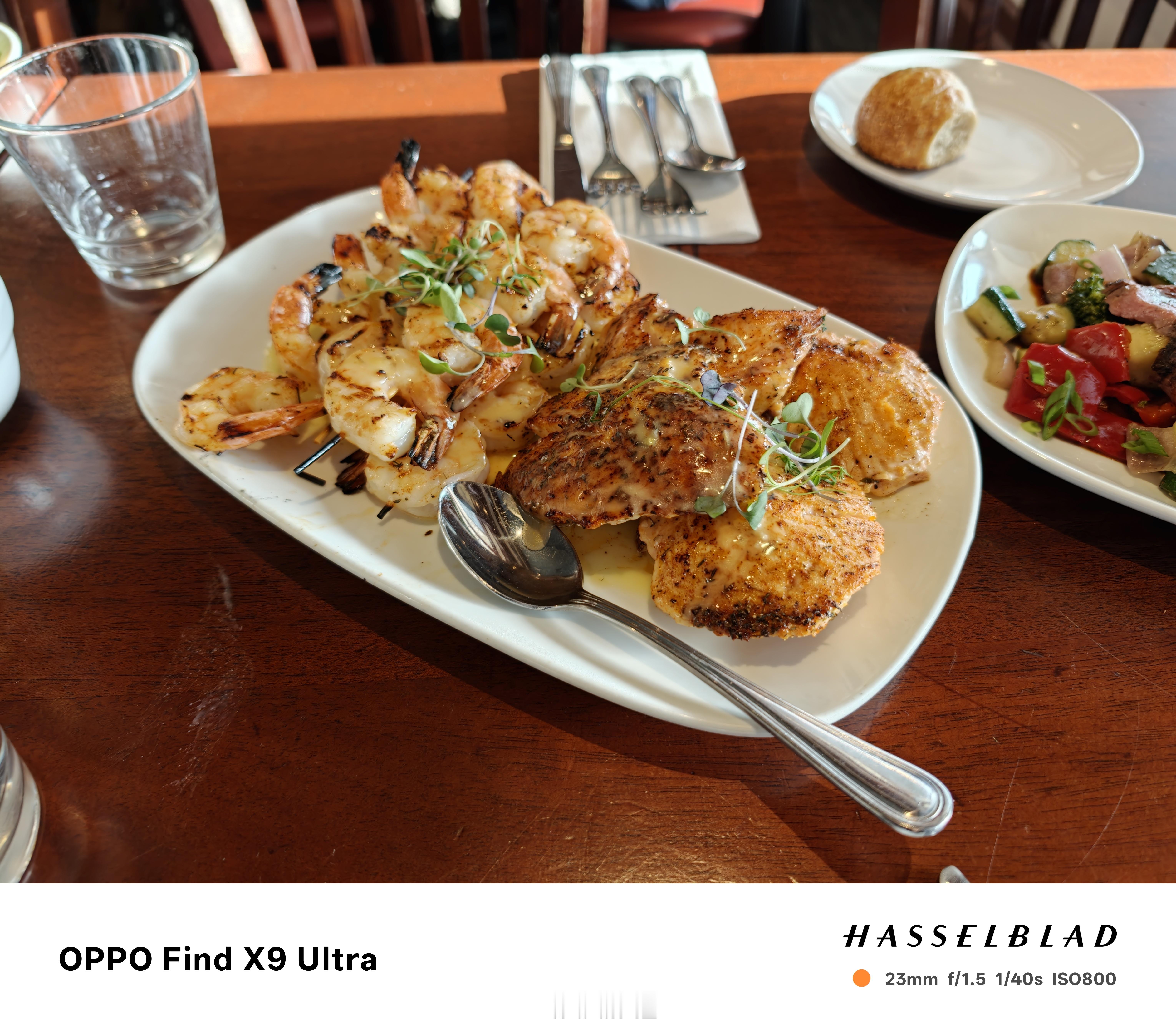 也是吃上大餐了