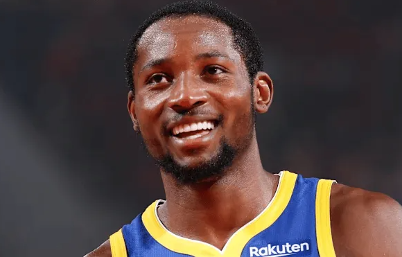 勇士主帅科尔接受采访谈到了库明加的情况：“我可以告诉大家，过去一周库明加在轮换