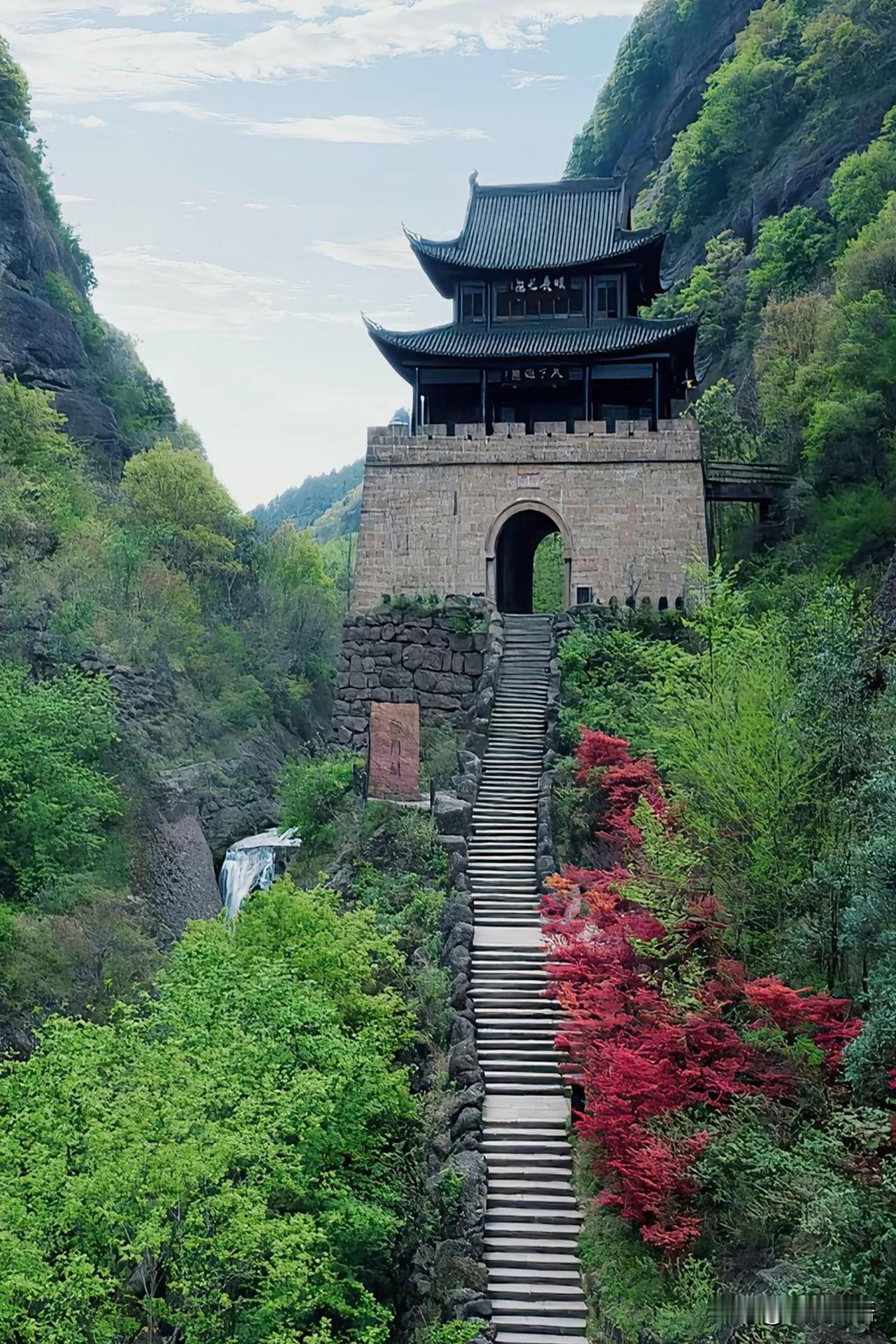剑门关真的把“雄伟险峻”焊在骨子里了！亲自走一趟才明白，李白写的“一夫当关，