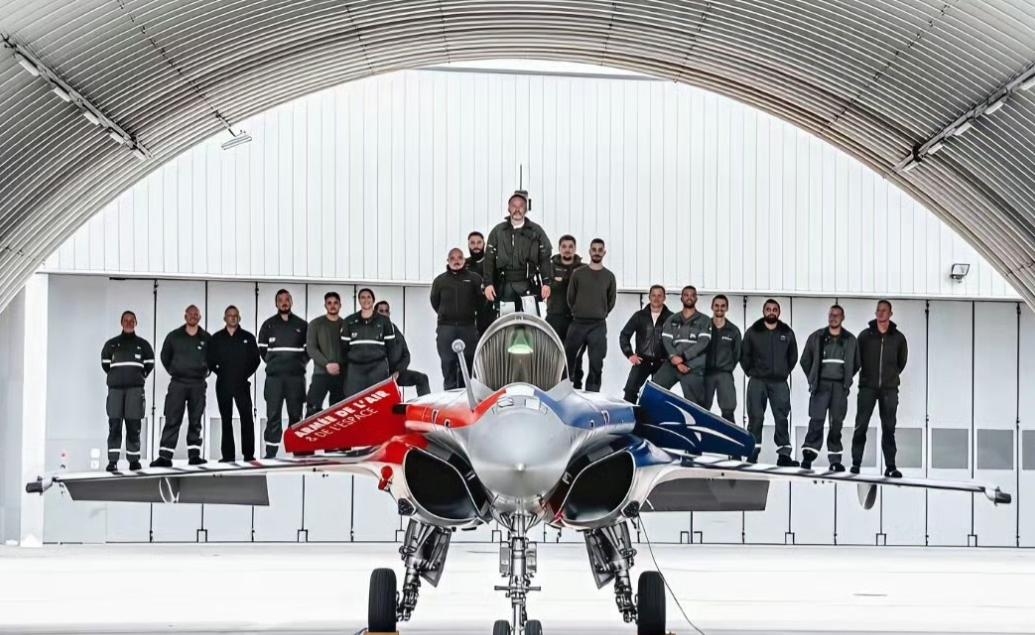 阵风战机的声誉迟早会毀在印度手上。印度这操作真让人摸不着头脑！上亿美金的先进