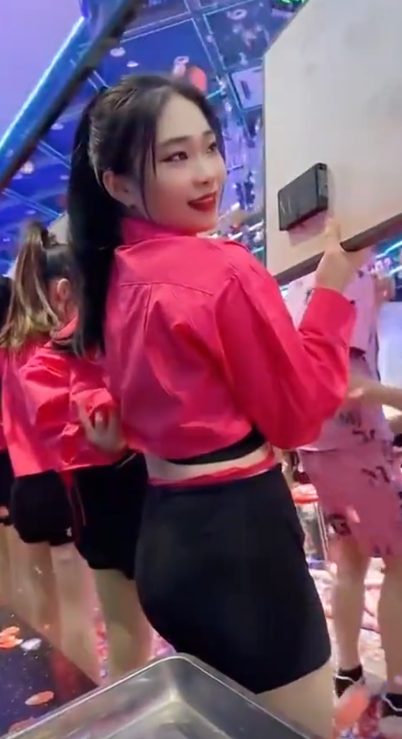 所以说妲己勾人心魄的是眼睛！