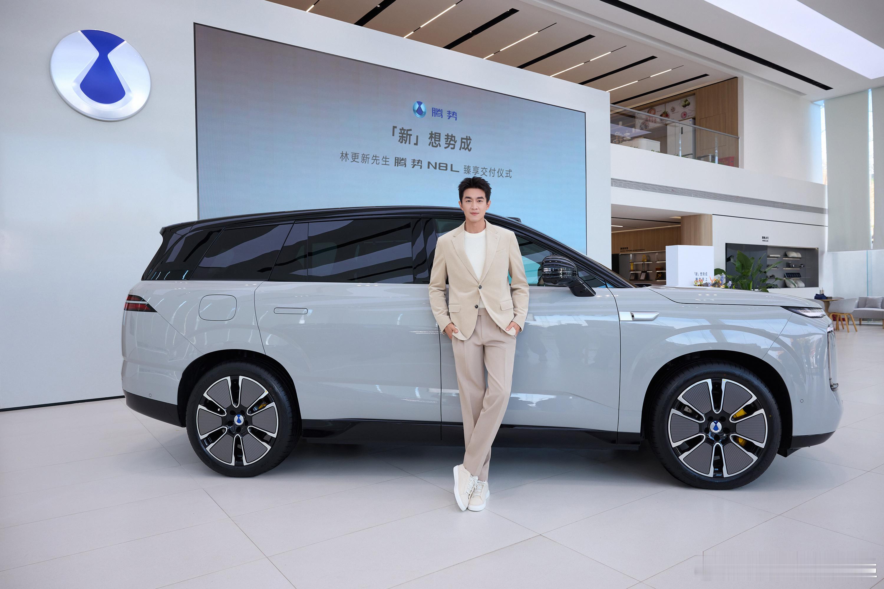 刚刷到林更新买了腾势N8L，跟朋友聊了聊都觉得腾势N8L这车在30万左右价位里真