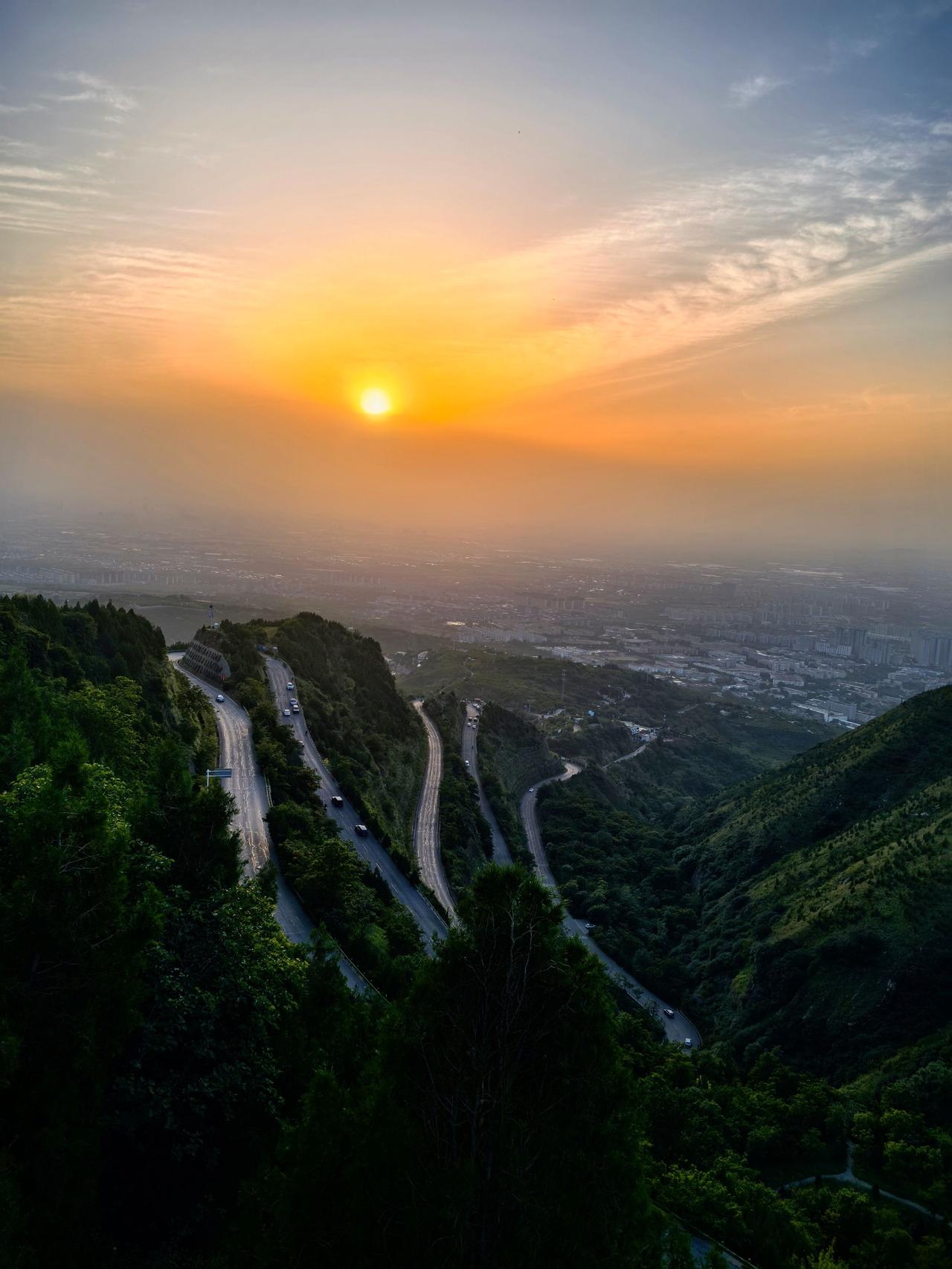 骊山最美环山路日落西安骊山环山公路