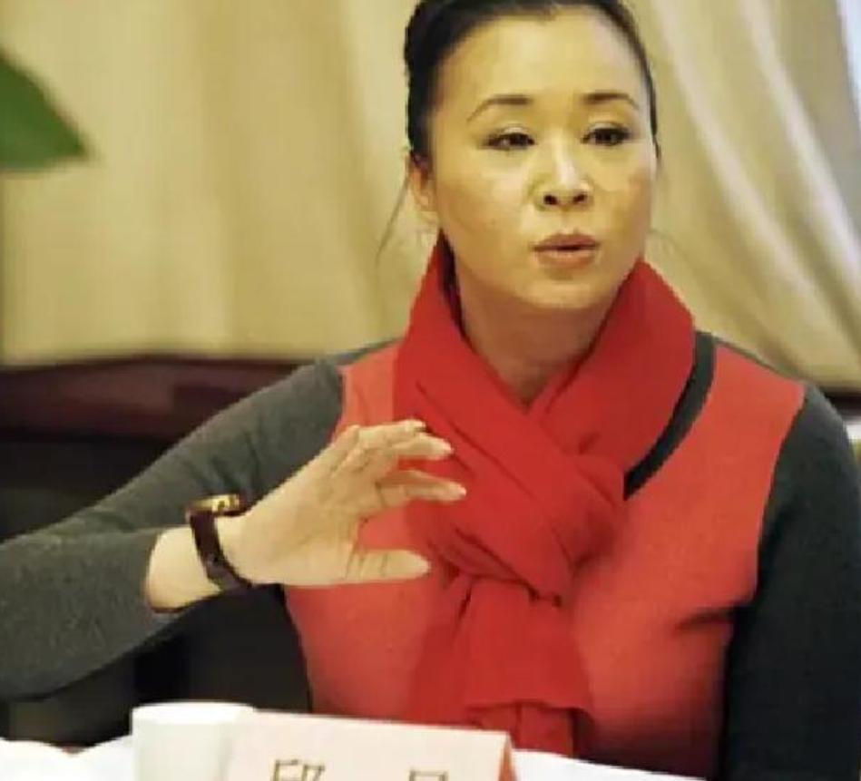 有些“学者”，怎么就把书读到了狗肚子里？前阵子一段旧演讲重新发酵，主讲人邱昱