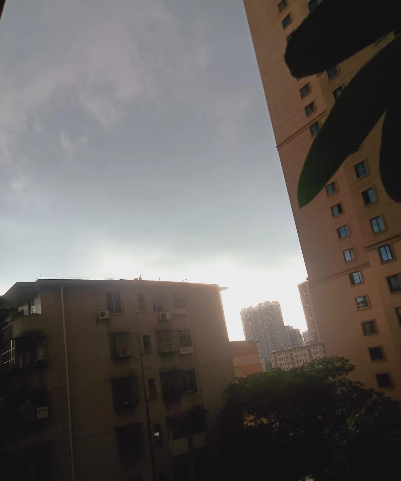 有没有感觉，今年夏天命都是空调给的今年夏天几乎全国的温度都达到历史新高，据说河