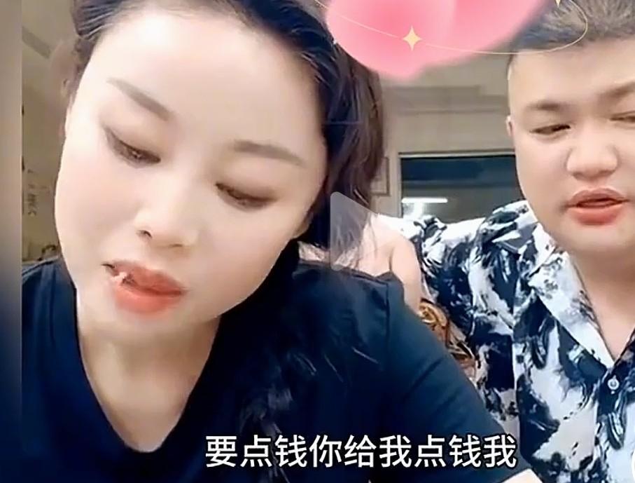 李超谎称家有钱财，许诺给慧慧买车买房盖房。转头却送走慧慧，找草帽姐开口要钱，