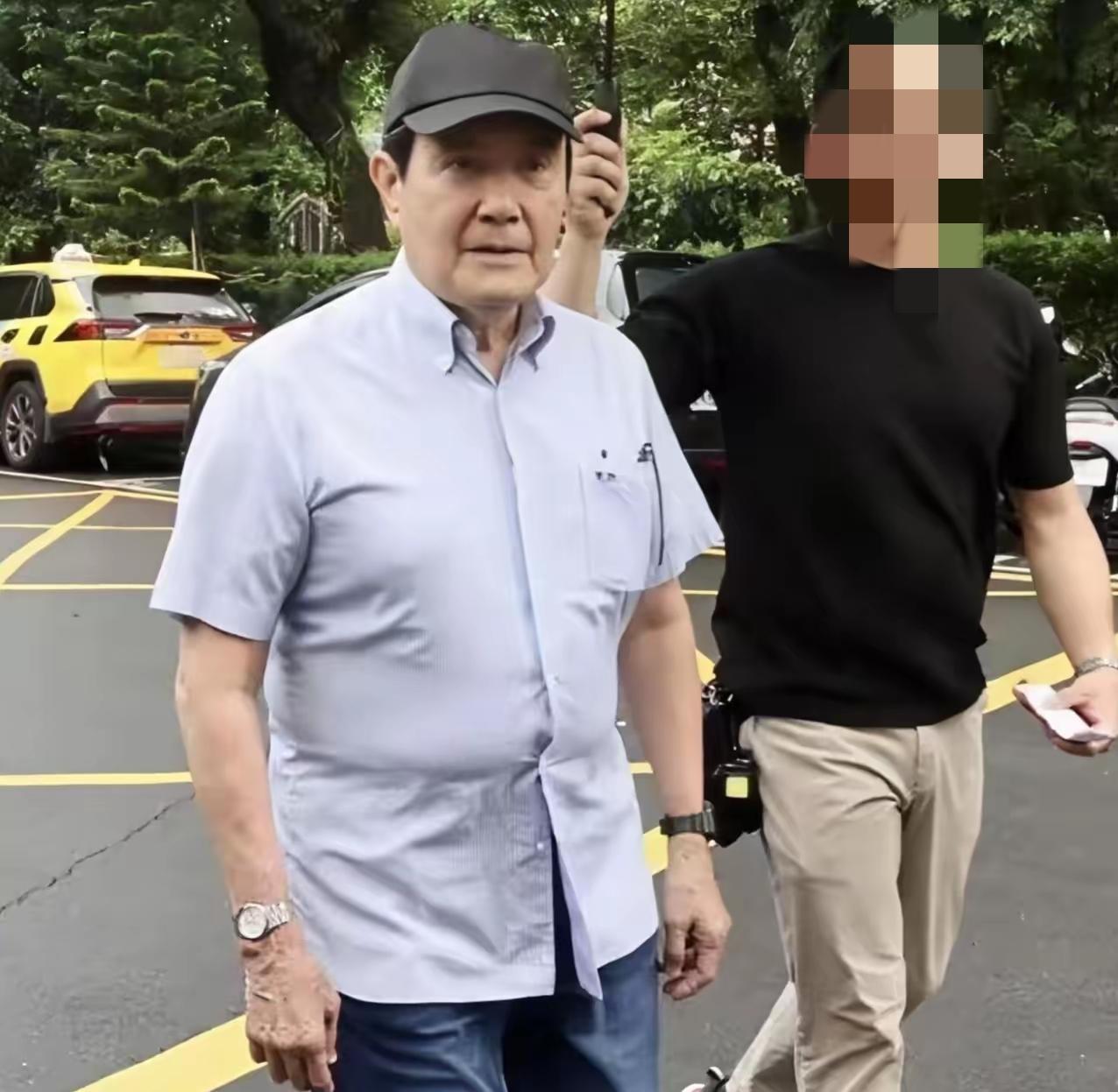 马英九戴两块手表的照片被挖出，很多人恍然大悟，直指这就是证据。其实，凭戴两块
