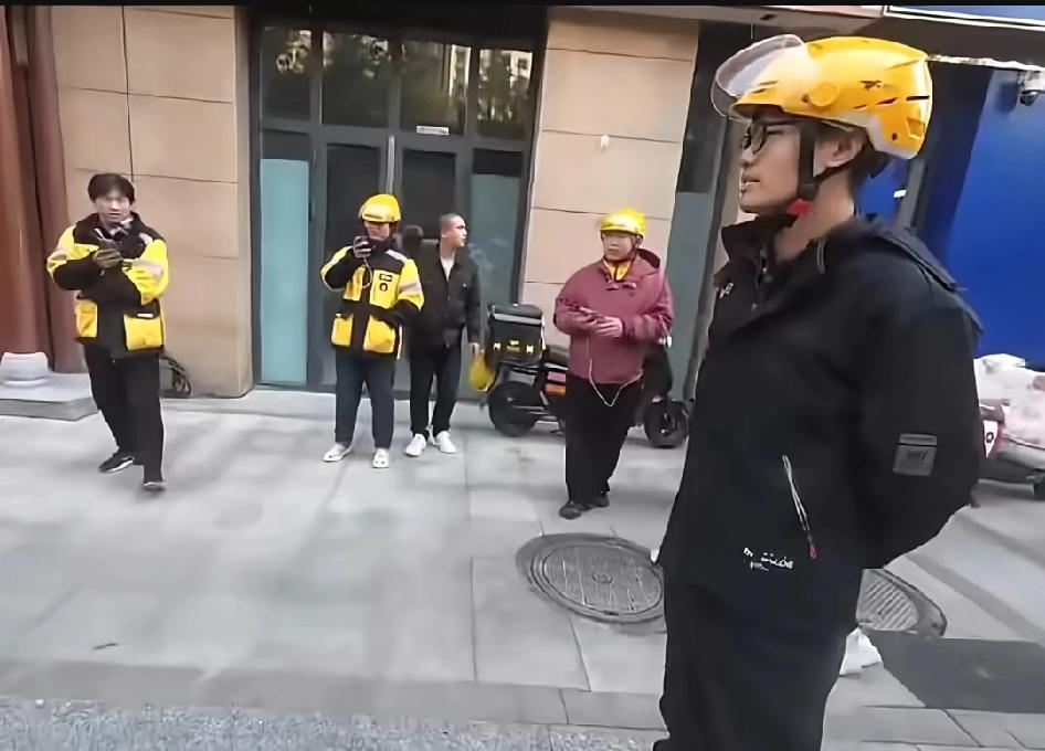 众所周知，圣人孔子都是以德服人，到现在我才知道，孔圣人腰间的佩剑名曰：德。你需