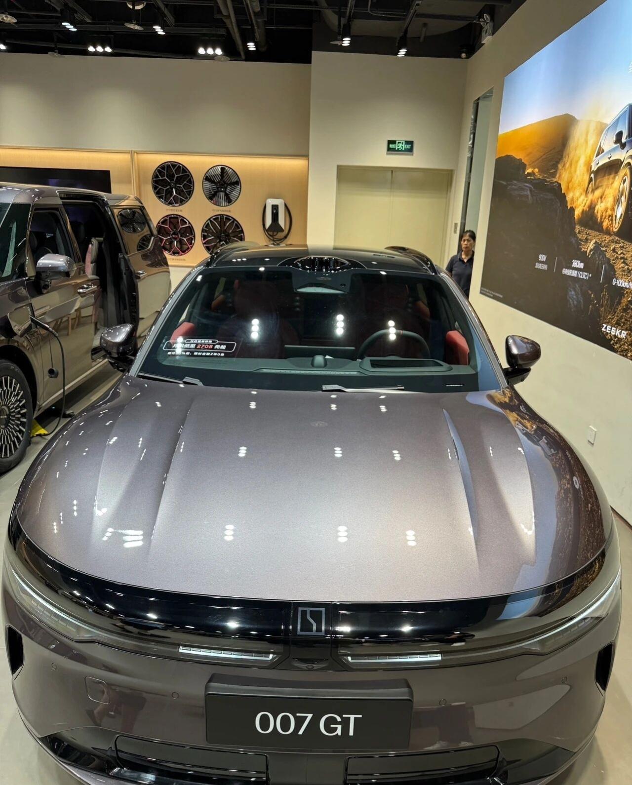 运动、帅气、年轻人的GT！全新极氪007GT实拍中国纯电猎装车一哥非极氪001莫