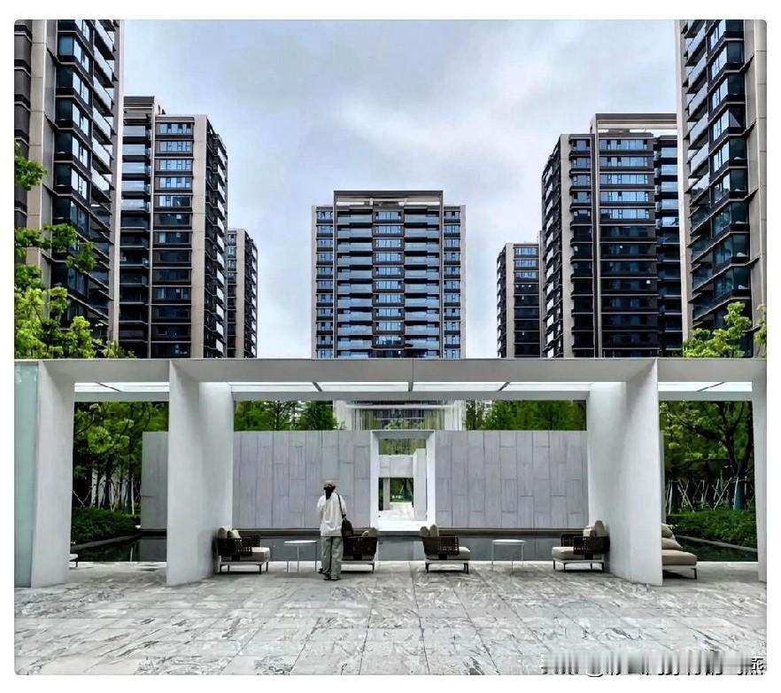 还没买房的人,这次估计真的要慌了因为这次四中全会提到了未来房地产的发展,我看