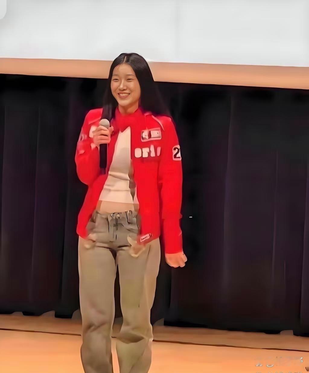 陈奕迅女儿出道了﻿⁠，⁠⁠网友都说她有种刘亦菲的既视⁠‎‎感。