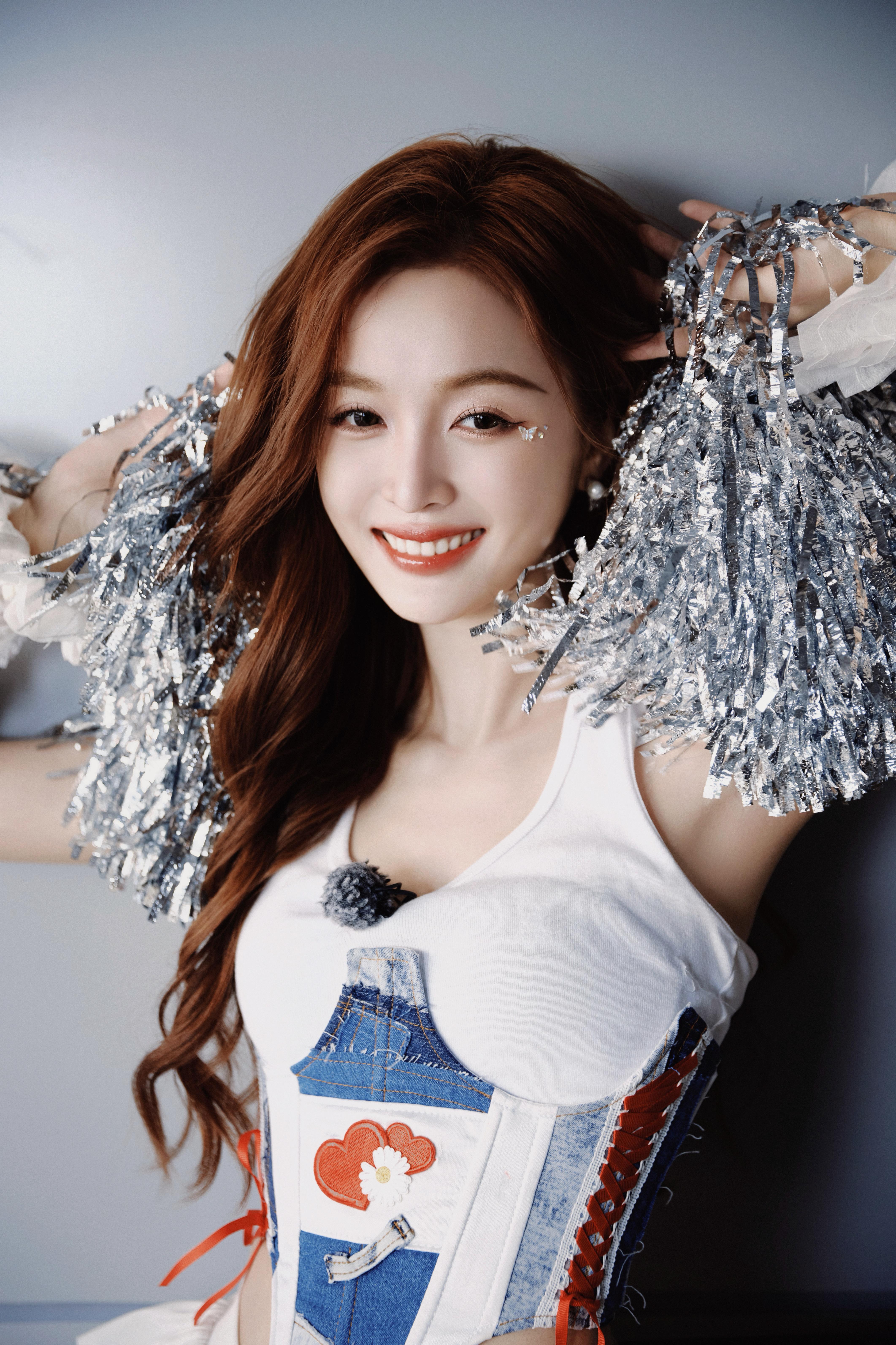 吴宣仪吴宣仪我的主场美腿白袜，好纯好欲啊🦋​​​