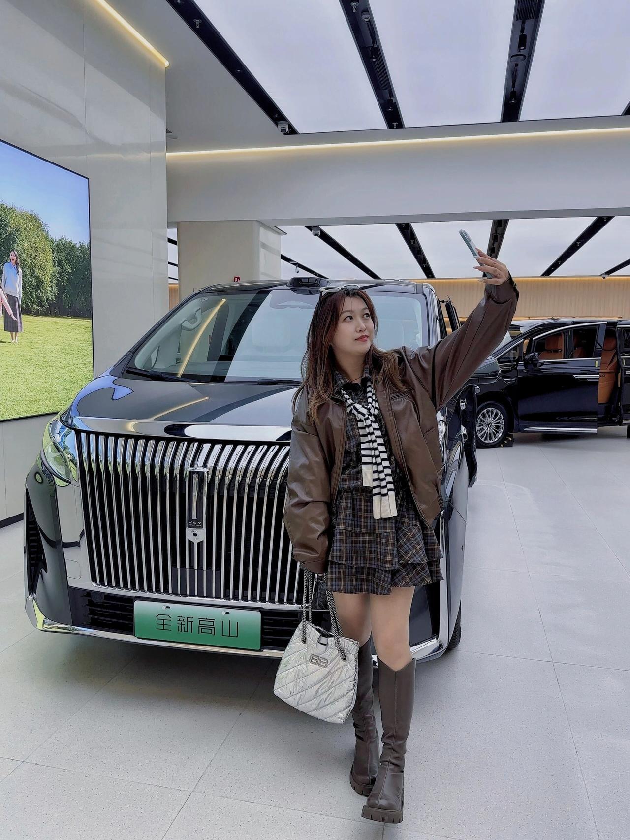 mpv试驾体验太棒了车虽大但转向超灵活，窄路会车、掉头一把过，我这种开SUV都紧