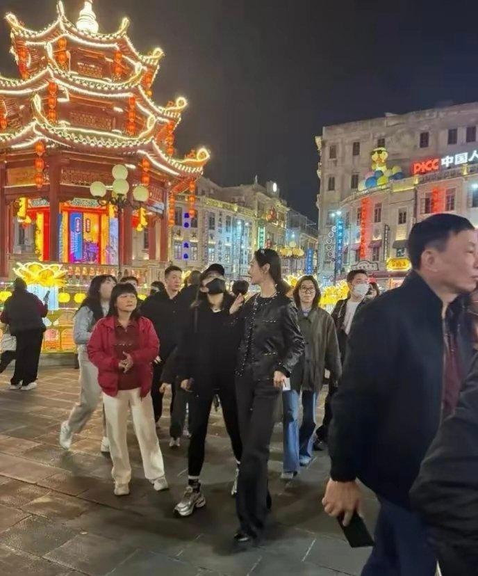 一直以为宋轶是小鸟依人款，结果人家是藏了高跷？