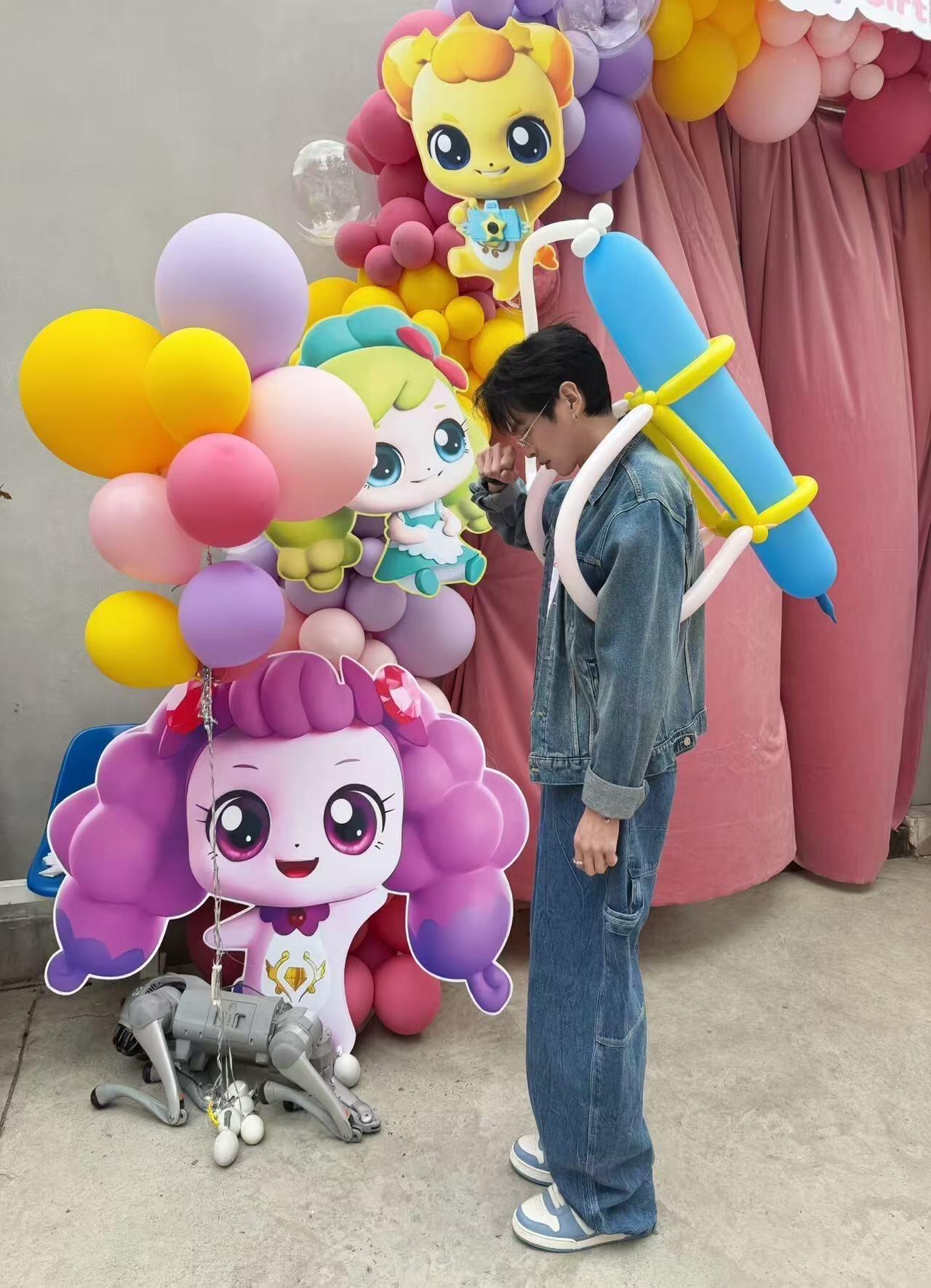 唐艺昕和张若昀给女儿过六岁生日张若昀为女儿庆祝6岁生日